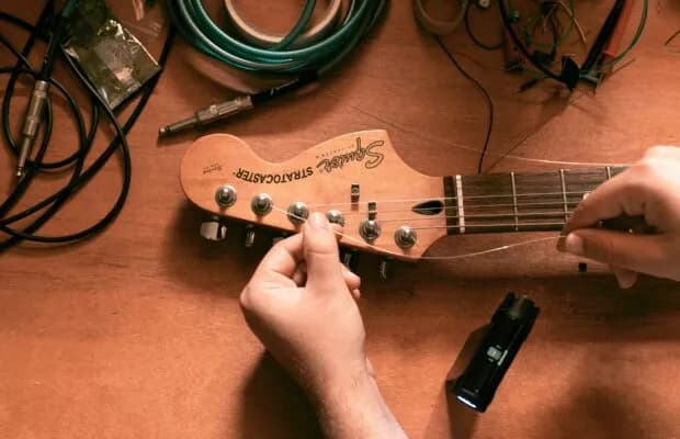 Jak się stroi gitarę elektryczną - proste metody na idealne brzmienie Jak się stroi gitarę elektryczną - proste metody na idealne brzmienie