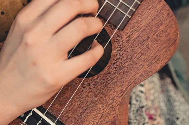 Ukulele sopranowe czy koncertowe: które wybrać dla lepszego brzmienia? Ukulele sopranowe czy koncertowe: które wybrać dla lepszego brzmienia?