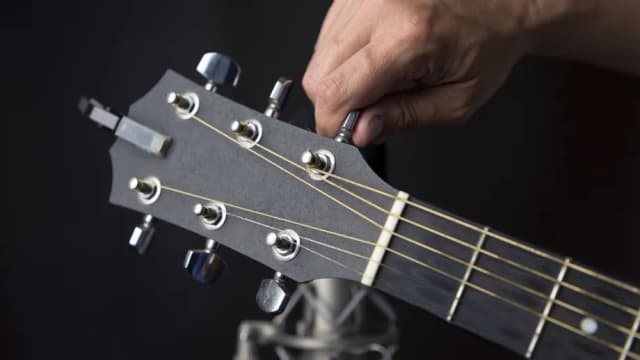 Jaki stroik do gitary? Wybierz najlepszy tuner dla siebie i graj lepiej Jaki stroik do gitary? Wybierz najlepszy tuner dla siebie i graj lepiej
